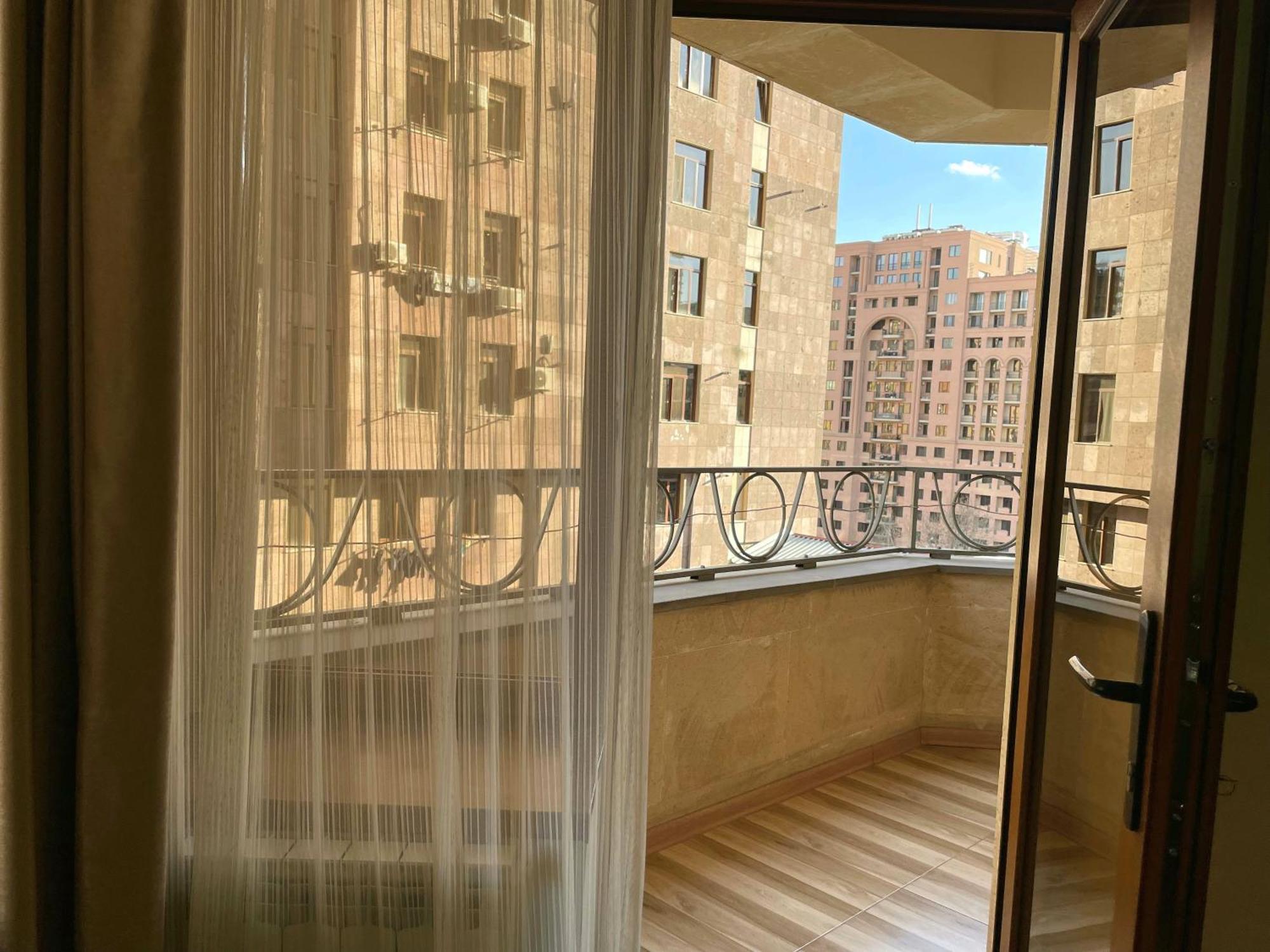 Arami Apartment เยเรวาน ภายนอก รูปภาพ
